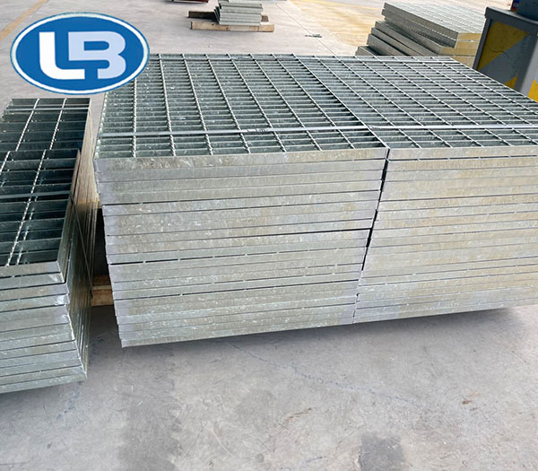 Hot-dip galvanized steel grating